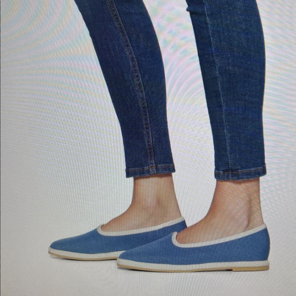 NWB Italeau Women’s Allegra Flats.   Size 36. 5.5.  Blue